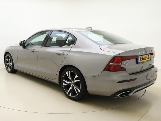 Volvo S60 B4 211pk R-Design / Adaptieve cruise / BLIS / H&K audio / Keyless / Trekhaak / Sportstoelen / PDC Camera / Volvo On Call / DAB.