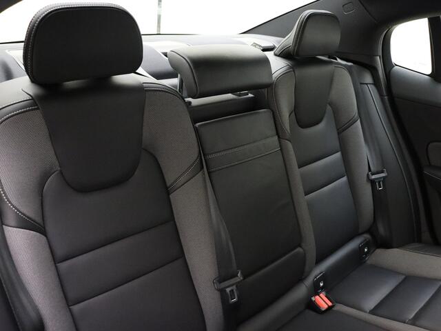 Volvo S60 B4 211pk R-Design / Adaptieve cruise / BLIS / H&K audio / Keyless / Trekhaak / Sportstoelen / PDC Camera / Volvo On Call / DAB.