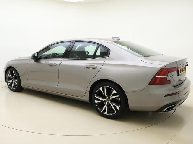 Volvo S60 B4 211pk R-Design / Adaptieve cruise / BLIS / H&K audio / Keyless / Trekhaak / Sportstoelen / PDC Camera / Volvo On Call / DAB.
