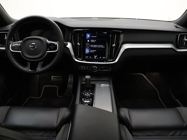 Volvo S60 B4 211pk R-Design / Adaptieve cruise / BLIS / H&K audio / Keyless / Trekhaak / Sportstoelen / PDC Camera / Volvo On Call / DAB.