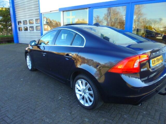 Volvo S60 1.5 T3 SUMMUM,AUT,LEDER,TREKH,1E EIG,ORG NL, NW STAAT!