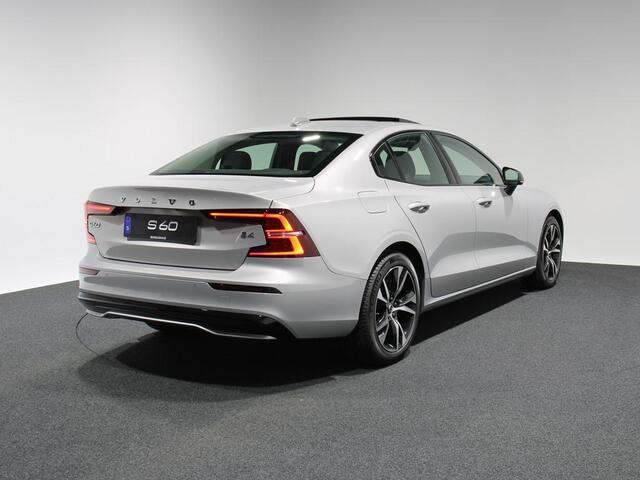 Volvo S60 2.0 B4 Ultimate Dark | Panoramisch schuifdak | Camera | Stoel/Stuurverwarming