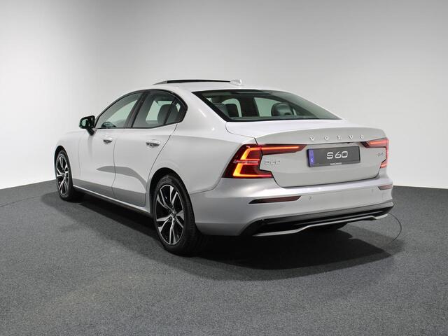 Volvo S60 2.0 B4 Ultimate Dark | Panoramisch schuifdak | Camera | Stoel/Stuurverwarming
