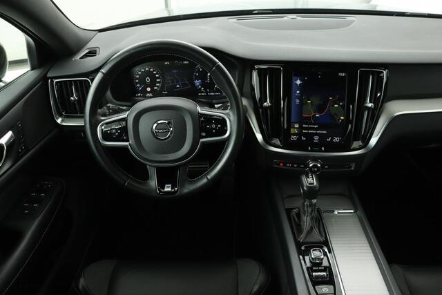Volvo S60 2.0 T4 R-Design | Trekhaak | Stoelverwarming | Carplay | Adaptive cruise | Keyless | Navigatie | Contourstoelen | Full LED