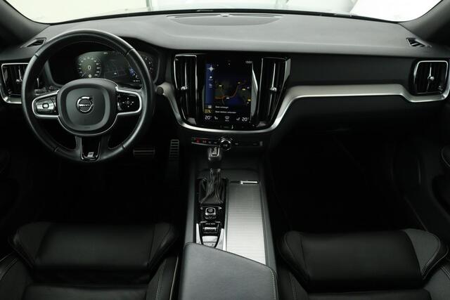 Volvo S60 2.0 T4 R-Design | Trekhaak | Stoelverwarming | Carplay | Adaptive cruise | Keyless | Navigatie | Contourstoelen | Full LED