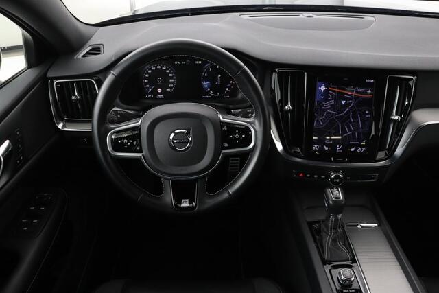 Volvo S60 2.0 T4 R-Design | 1e eigenaar | Adaptive cruise | Stoelverwarming | Carplay | Full LED | Sportstoelen | Camera | Half leder | Navigatie