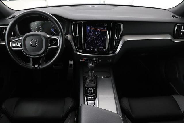 Volvo S60 2.0 T4 R-Design | 1e eigenaar | Adaptive cruise | Stoelverwarming | Carplay | Full LED | Sportstoelen | Camera | Half leder | Navigatie
