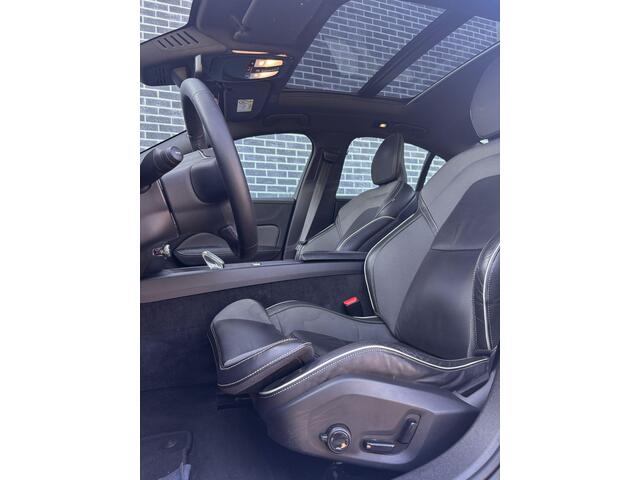 Volvo S60 2.0 B4 Plus Dark | Panoramisch schuif/kanteldak | Harman Kardon | Stoel & stuur verwarming | Adaptieve Cruise Control |