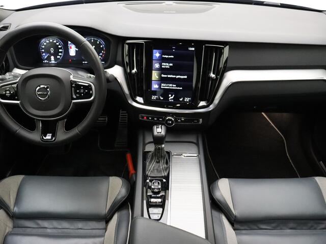 Volvo S60 T4 210 pk Automaat R-Design / Adapt. Cruise / BLIS / Polestar / Elektr. Stoelen / Harman&Kardon / Schakelpaddles / 19'' / Stoel + Stuurw. Verwarming / PDC + Camera / Mistlampen /