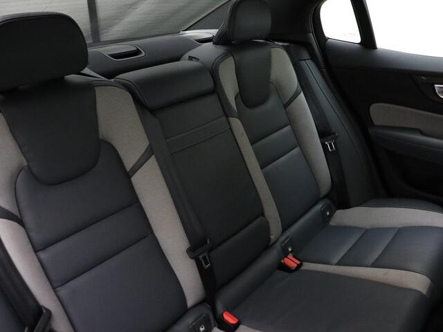 Volvo S60 T4 210 pk Automaat R-Design / Adapt. Cruise / BLIS / Polestar / Elektr. Stoelen / Harman&Kardon / Schakelpaddles / 19'' / Stoel + Stuurw. Verwarming / PDC + Camera / Mistlampen /