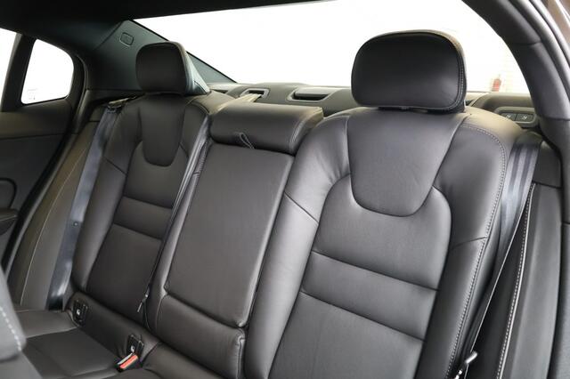 Volvo S60 2.0 Recharge T8 AWD Ultimate Dark - Pano - B en W - 360 Graden