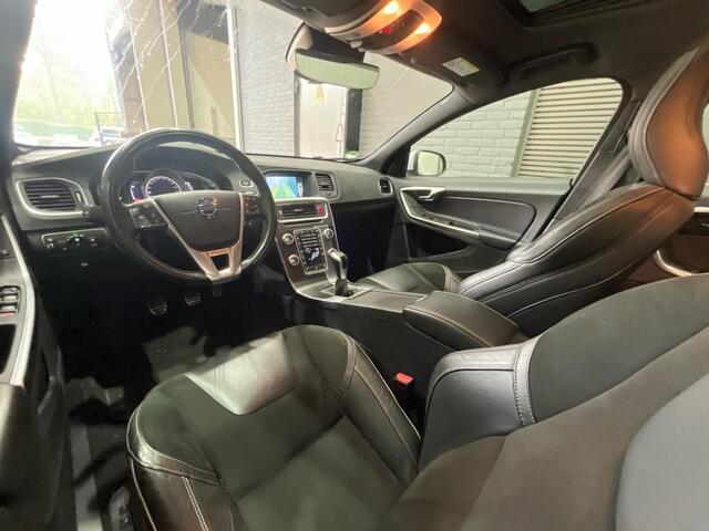 Volvo S60 2.0 T3 R-Design | Schuif/Kanteldak | Stoelverwarming | 19 Inch | Camera | Trekhaak