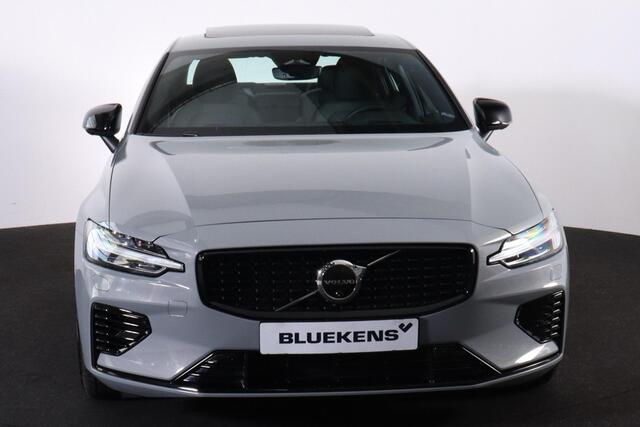 Volvo S60 Recharge T6 AWD Ultimate Dark - Panorama/schuifdak - IntelliSafe Assist & Surround - 360° Camera - Bowers & Wilkins audio - Verwarmde voorstoelen, stuur & achterbank - Parkeersensoren voor & achter - Elektr. bedienb. voorstoelen met geheugen - Head up dis
