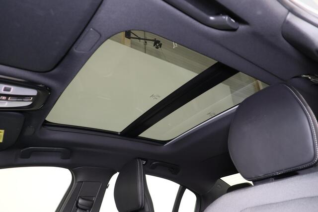 Volvo S60 Recharge T6 AWD Ultimate Dark - Panorama/schuifdak - IntelliSafe Assist & Surround - 360° Camera - Bowers & Wilkins audio - Verwarmde voorstoelen, stuur & achterbank - Parkeersensoren voor & achter - Elektr. bedienb. voorstoelen met geheugen - Head up dis