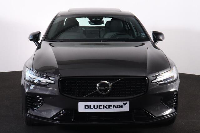 Volvo S60 Recharge T8 AWD Ultimate Dark - LONG RANGE - Panorama/schuifdak - IntelliSafe Assist & Surround - 360º Camera - Bowers & Wilkins audio - Adaptieve LED koplampen - Verwarmde voorstoelen, stuur & achterbank - Parkeersensoren voor & achter - Elektr. bedienb.