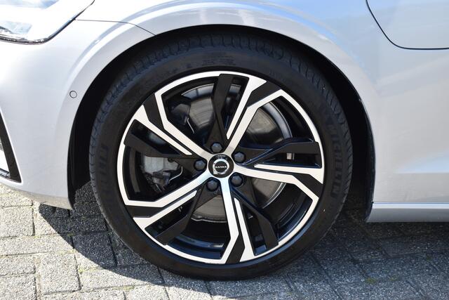 Volvo S60 Recharge T6 AWD Plus Dark H&K | ACC | 360 camera | Sportstoelen | Blis | Stuurverwarming | Stoelverwarming