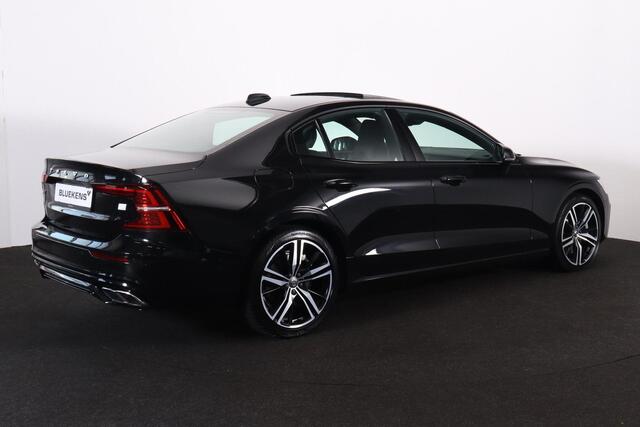 Volvo S60 Recharge T6 340pk AWD R-Design Intellisafe Assist & Surround - Panormadak - 360º Camera - Head-up Display - Keyless - Harman Kardon Audio - Elektrisch verstelbare bestuurdersstoel - Verwarmbare voorstoelen & Stuurwiel - 19" Wielen