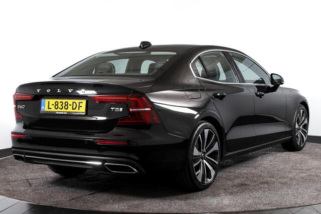 Volvo S60 2.0 T5 251 PK Intro Edition - Automaat | Dig. Cockpit | Adapt. Cruise | Stoelverw, | PDC | PDC | Camera |NAV + App. Connect | ECC | DAB | Ink. Trekhaak | LM 19" |