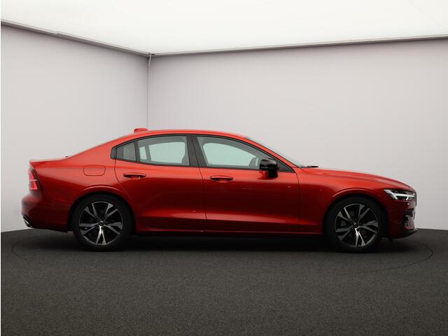 Volvo S60 2.0 B3 R-Design / Trekhaak / Harman Kardon / 360 camera / Adaptive Cruise Control / Elek. verstelbare voorstoelen / BLIS