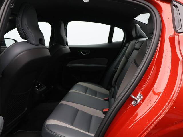 Volvo S60 2.0 B3 R-Design / Trekhaak / Harman Kardon / 360 camera / Adaptive Cruise Control / Elek. verstelbare voorstoelen / BLIS