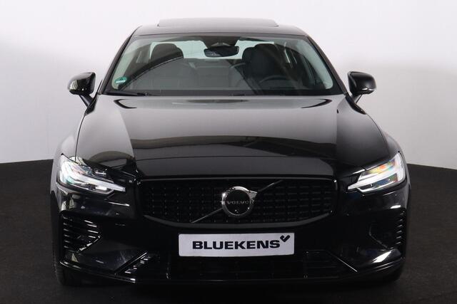 Volvo S60 Recharge T8 AWD Ultimate Dark - LONG RANGE - Panorama/schuifdak - IntelliSafe Assist & Surround - 360º Camera - Harman/Kardon audio - Adaptieve LED koplampen - Verwarmde voorstoelen, stuur & achterbank - Parkeersensoren voor & achter - Elektr. bedienb. vo