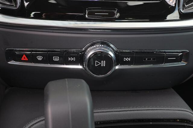 Volvo S60 Recharge T8 AWD Ultimate Dark - LONG RANGE - Panorama/schuifdak - IntelliSafe Assist & Surround - 360º Camera - Harman/Kardon audio - Adaptieve LED koplampen - Verwarmde voorstoelen, stuur & achterbank - Parkeersensoren voor & achter - Elektr. bedienb. vo