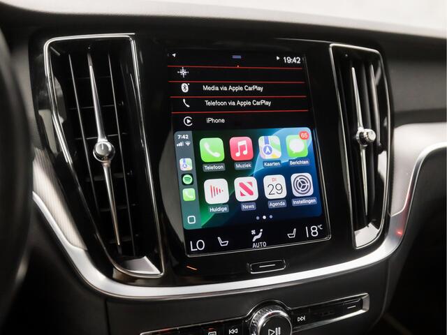 Volvo S60 2.0 T5 R-Design 251Pk Automaat (APPLE CARPLAY, GROOT NAVI, MEMORY SEATS, HARMAN KARDON, STOELVERWARMING ACHTER, GETINT GLAS, CAMERA, ADAPTIVE CRUISE, NIEUWSTAAT)