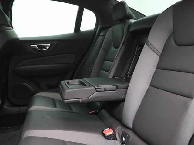 Volvo S60 2.0 T5 R-Design 250PK AUT8 Adaptieve Cruise Controle, Achteruitrijcamera, Navi, Parkeersensoren Achter, Keyless, Stoel- & Achterbankverwarming, Clima, Harman-Kardon Audio, Side Assist, 18" LM Velgen