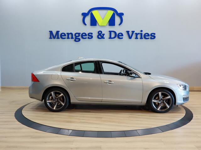 Volvo S60 2.0 D2 Momentum Business Airco ECC | Parkeer Sensoren | Cruise Control | Trekhaak | Navigatie | Isofix | NAP