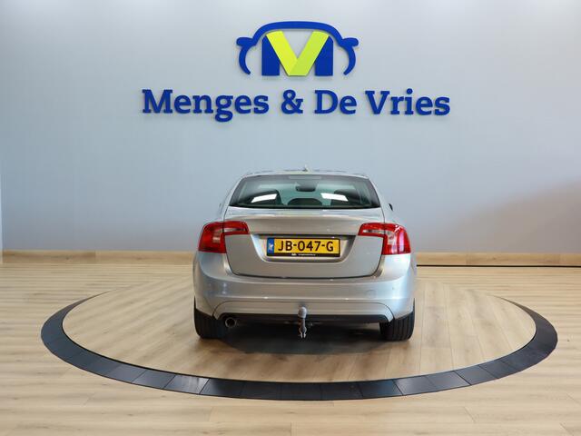 Volvo S60 2.0 D2 Momentum Business Airco ECC | Parkeer Sensoren | Cruise Control | Trekhaak | Navigatie | Isofix | NAP