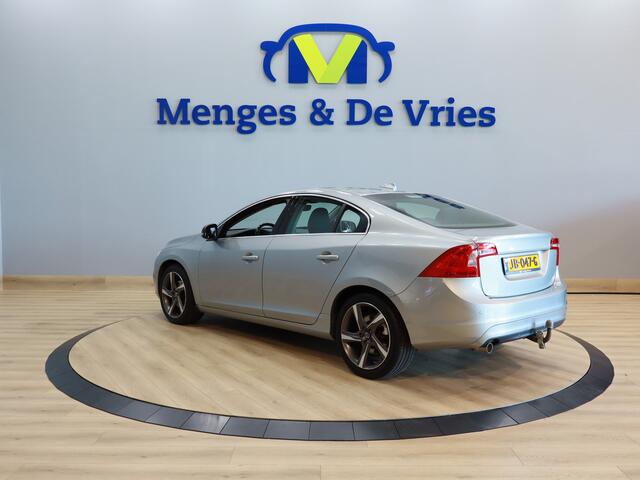 Volvo S60 2.0 D2 Momentum Business Airco ECC | Parkeer Sensoren | Cruise Control | Trekhaak | Navigatie | Isofix | NAP