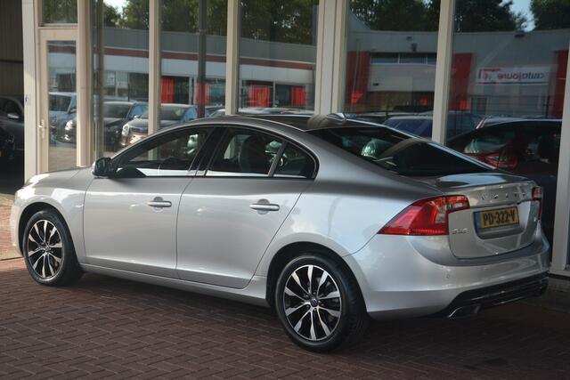 Volvo S60 2.0 T3 Polar+ Dynamic Nederlandse auto dealeronderhouden laatste beurt bij 106000km 2.0 T3 motor met oa xenon leren bekleding navigatie camera pdc cv cruise control city safety stoelverwarming voice command