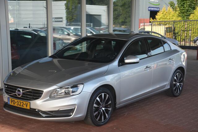 Volvo S60 2.0 T3 Polar+ Dynamic Nederlandse auto dealeronderhouden laatste beurt bij 106000km 2.0 T3 motor met oa xenon leren bekleding navigatie camera pdc cv cruise control city safety stoelverwarming voice command