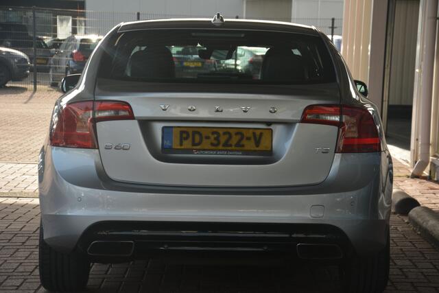 Volvo S60 2.0 T3 Polar+ Dynamic Nederlandse auto dealeronderhouden laatste beurt bij 106000km 2.0 T3 motor met oa xenon leren bekleding navigatie camera pdc cv cruise control city safety stoelverwarming voice command