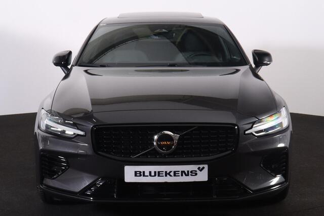 Volvo S60 Recharge T6 AWD Plus Dark - Panorama/schuifdak - IntelliSafe Assist & Surround - 360º Camera - Harman/Kardon audio - Adaptieve LED koplampen - Verwarmde voorstoelen, stuur & achterbank - Parkeersensoren voor & achter - Elektr. bedienb. voorstoelen met geh
