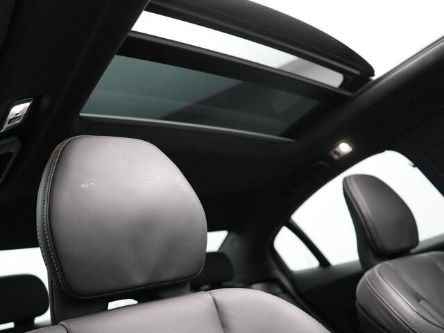 Volvo S60 Recharge T8 AWD R-Design Plug in Hybrid 391pk Black Dealer O.H PHEV | Schuifdak | Bowers & Wilkins | Head Up | Adaptive Cruise | 360 Camera | Luxe Lederen Sportstoelen Massage & Memory | 19"L.M | Keyless | Navigatie |