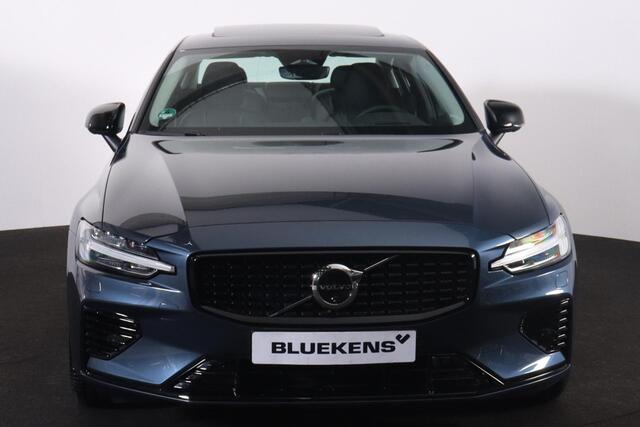 Volvo S60 Recharge T8 AWD Ultimate Dark - Panorama/schuifdak - IntelliSafe Assist & Surround - 360º Camera - Bowers & Wilkins audio - Adaptieve LED koplampen - Verwarmde voorstoelen, stuur & achterbank - Parkeersensoren voor & achter - Elektr. bedienb. voorstoelen