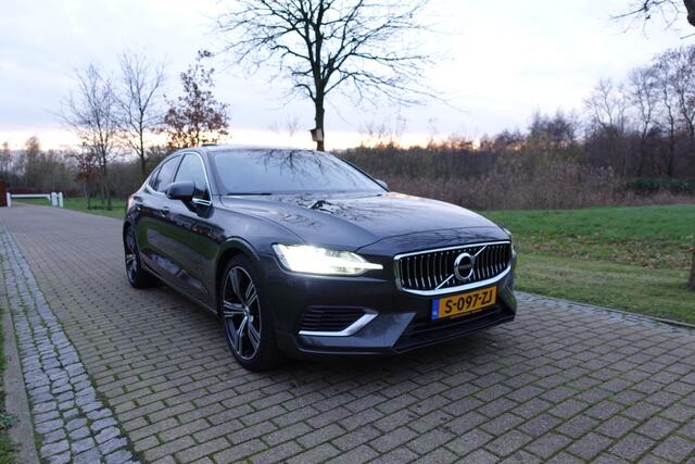 Volvo S60 2.0 T8 AWD Twin Engine R-Design | Harman Kardon | Pano | Head-up | BLIS | Camera | Memory | Pilot Assist |
