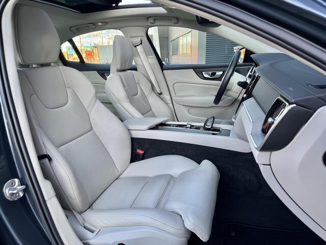Volvo S60 2.0 B4 Ultimate Dark NL-Auto, Prachtige Samenstelling!