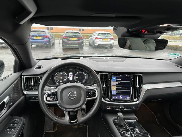 Volvo S60 2.0 Recharge T8 AWD R-Design Trekhaak | HUD | Pano | 360 cam | Harman/kardon
