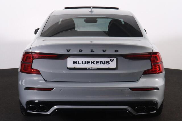 Volvo S60 B4 Plus Dark - Panorama/schuifdak - IntelliSafe Assist - Harman/Kardon audio - Adaptieve LED koplampen - Parkeercamera achter - Verwarmde voorstoelen, stuur & achterbank - Parkeersensoren voor & achter - Elektr. bedienb. voorstoelen met geheugen - Standka