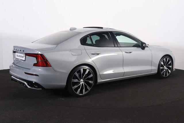 Volvo S60 B4 Plus Dark - Panorama/schuifdak - IntelliSafe Assist - Harman/Kardon audio - Adaptieve LED koplampen - Parkeercamera achter - Verwarmde voorstoelen, stuur & achterbank - Parkeersensoren voor & achter - Elektr. bedienb. voorstoelen met geheugen - Standka
