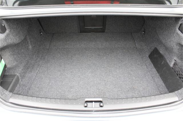 Volvo S60 B4 Automaat R-Design | Camera | Harman Kardon | Memory seats | Trekhaak | Keyless | Verw. Voorstoelen