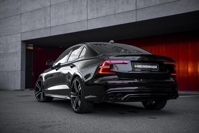 Volvo S60 2.0 B4 Ultimate Dark | Heico bodykit | 360° camera | Panorama dak | 21" | Harman & Kardon | Head-Up display | Sport Onderstel |