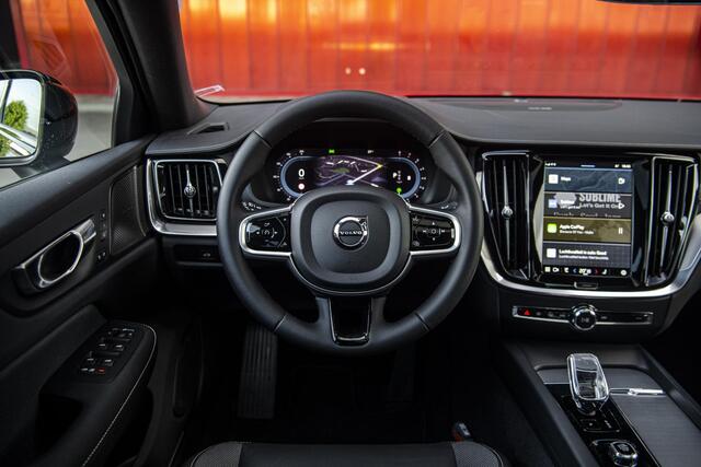 Volvo S60 2.0 B4 Ultimate Dark | Heico bodykit | 360° camera | Panorama dak | 21" | Harman & Kardon | Head-Up display | Sport Onderstel |