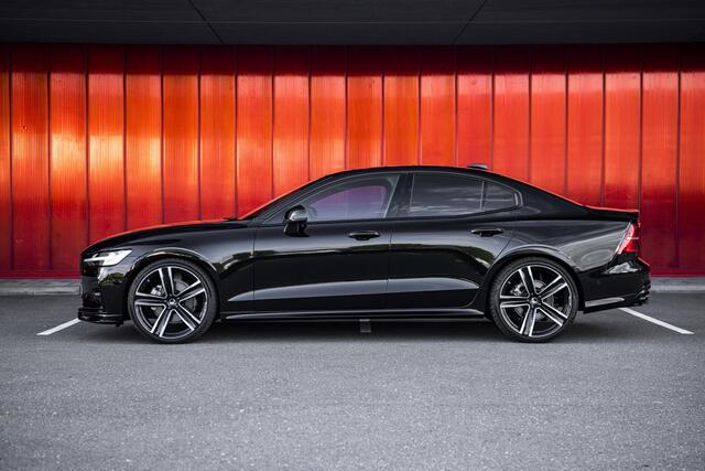 Volvo S60 2.0 B4 Ultimate Dark | Heico bodykit | 360° camera | Panorama dak | 21" | Harman & Kardon | Head-Up display | Sport Onderstel |