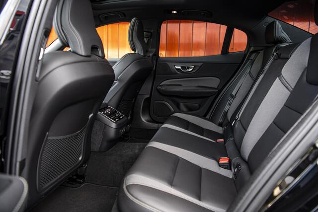 Volvo S60 2.0 B4 Ultimate Dark | Heico bodykit | 360° camera | Panorama dak | 21" | Harman & Kardon | Head-Up display | Sport Onderstel |