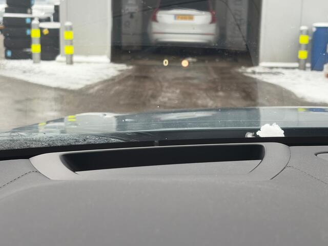 Volvo S60 2.0 Recharge T6 AWD Ultimate Dark | Trekhaak | Bowers & Wilkins | Head-Up Display | Panoramisch Schuif/-kanteldak | 360 Camera | Memory Seats | Adaptive Cruise Control | BLIS | All-Season Banden |