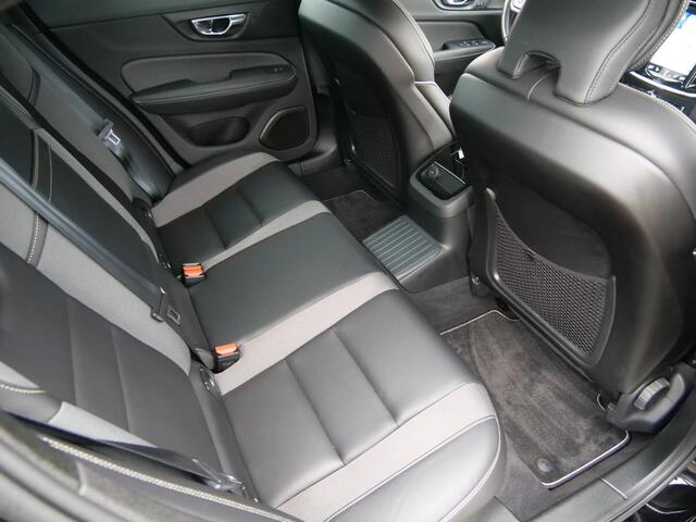 Volvo S60 2.0 Recharge T8 AWD R-Design 390 Pk Automaat Navigatie / DAB / Apple Carplay / Camera