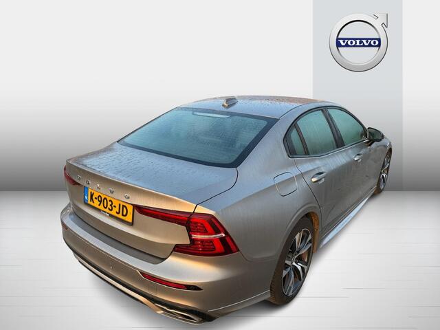 Volvo S60 2.0 B3 R-Design | Navigatie | Apple Carplay | Sportstoelen | Android Auto | Keyless Entry | Elektrisch Verstelbare Stoel
